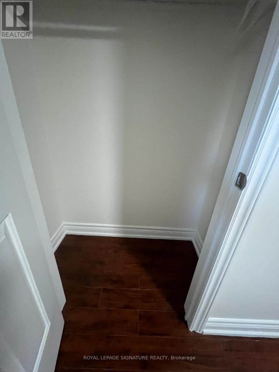 Main - 327 Evergreen Crescent, Oakville, Ontario  L6H 4T7 - Photo 22 - W12577208