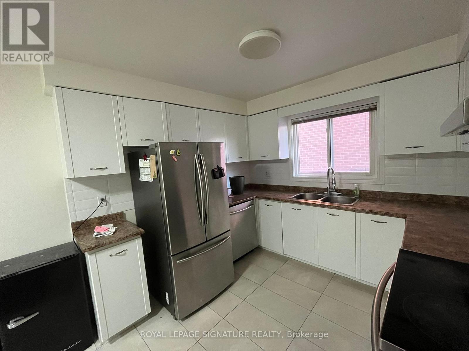 Main - 327 Evergreen Crescent, Oakville, Ontario  L6H 4T7 - Photo 4 - W12577208