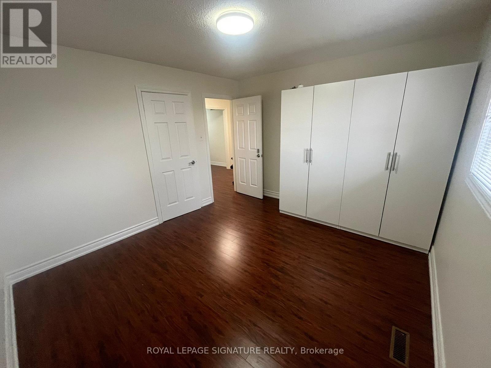 Main - 327 Evergreen Crescent, Oakville, Ontario  L6H 4T7 - Photo 8 - W12577208