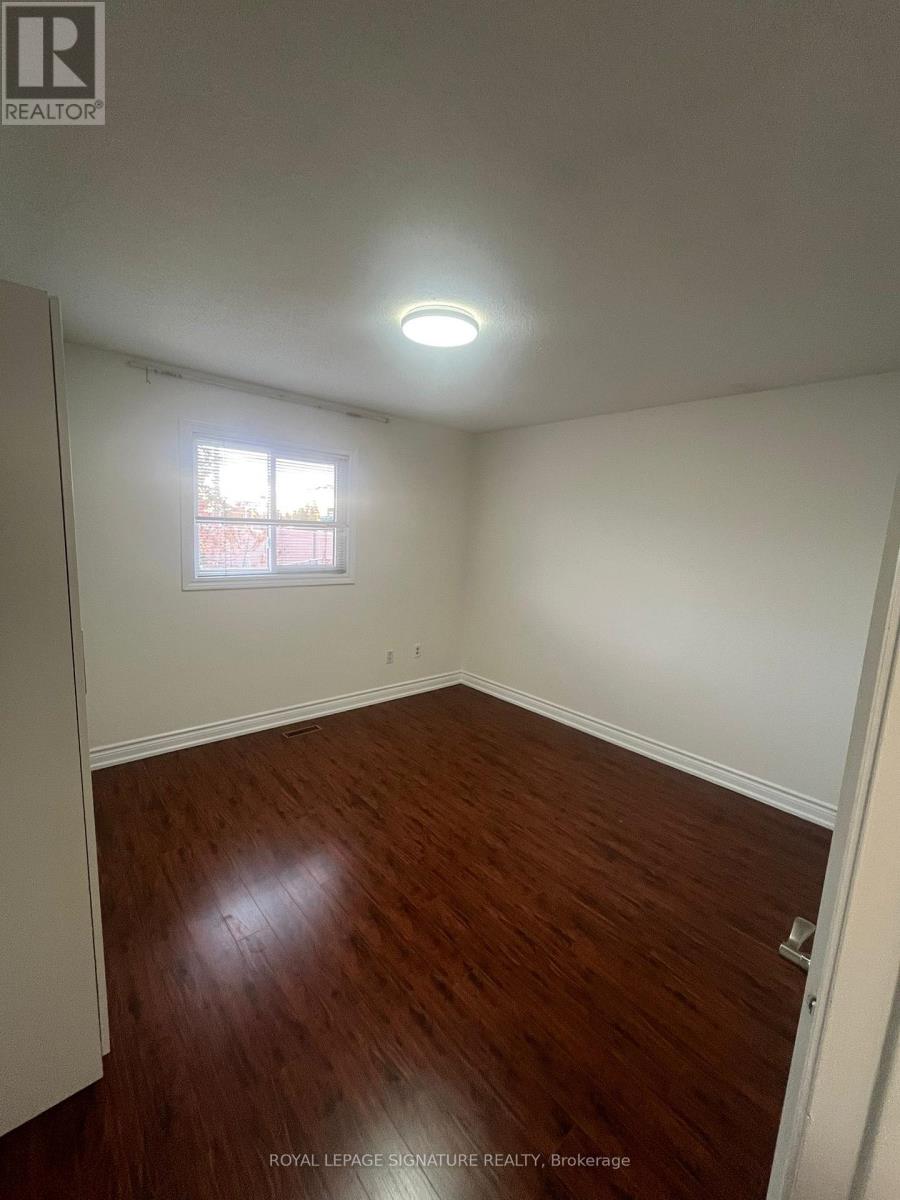 Main - 327 Evergreen Crescent, Oakville, Ontario  L6H 4T7 - Photo 9 - W12577208