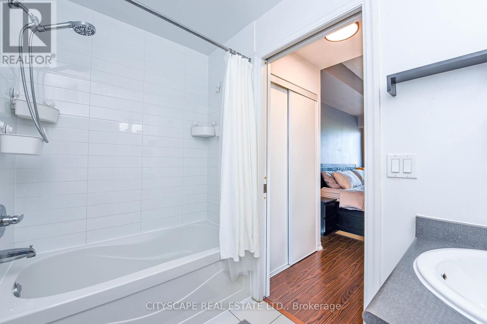 906 - 225 Webb Drive, Mississauga, Ontario  L5B 4P2 - Photo 23 - W12577236