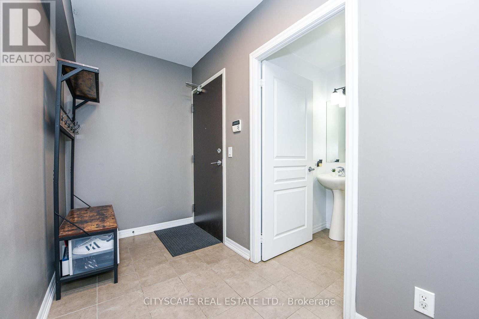 906 - 225 Webb Drive, Mississauga, Ontario  L5B 4P2 - Photo 4 - W12577236