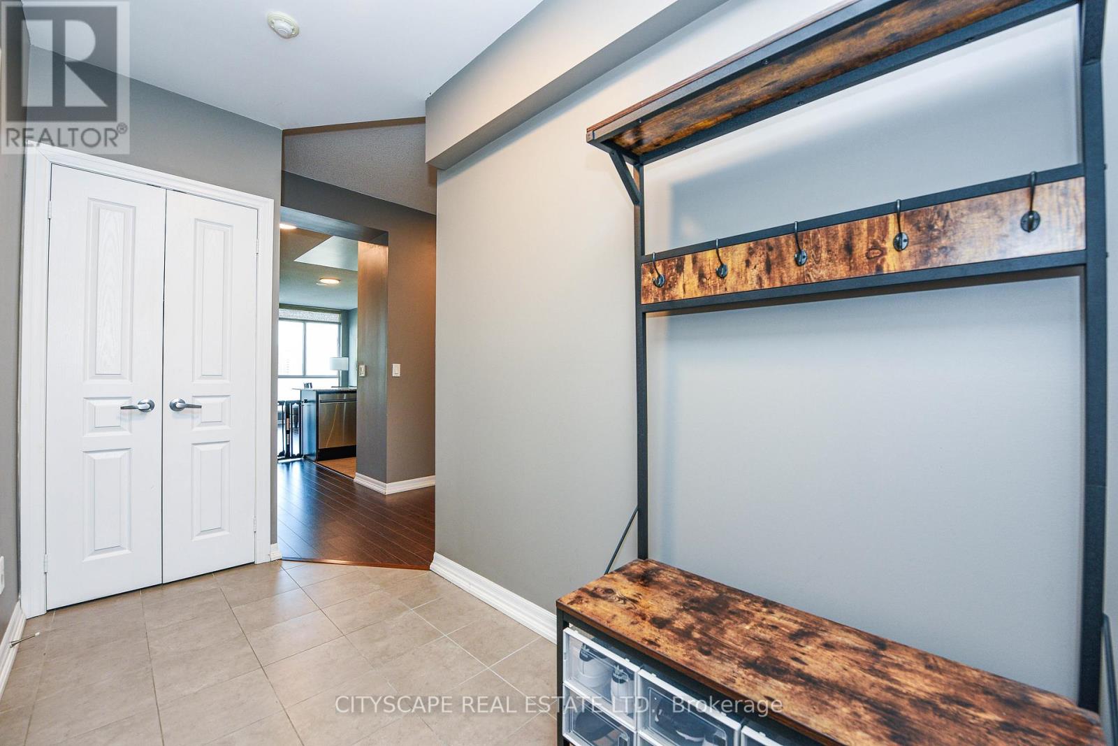 906 - 225 Webb Drive, Mississauga, Ontario  L5B 4P2 - Photo 5 - W12577236