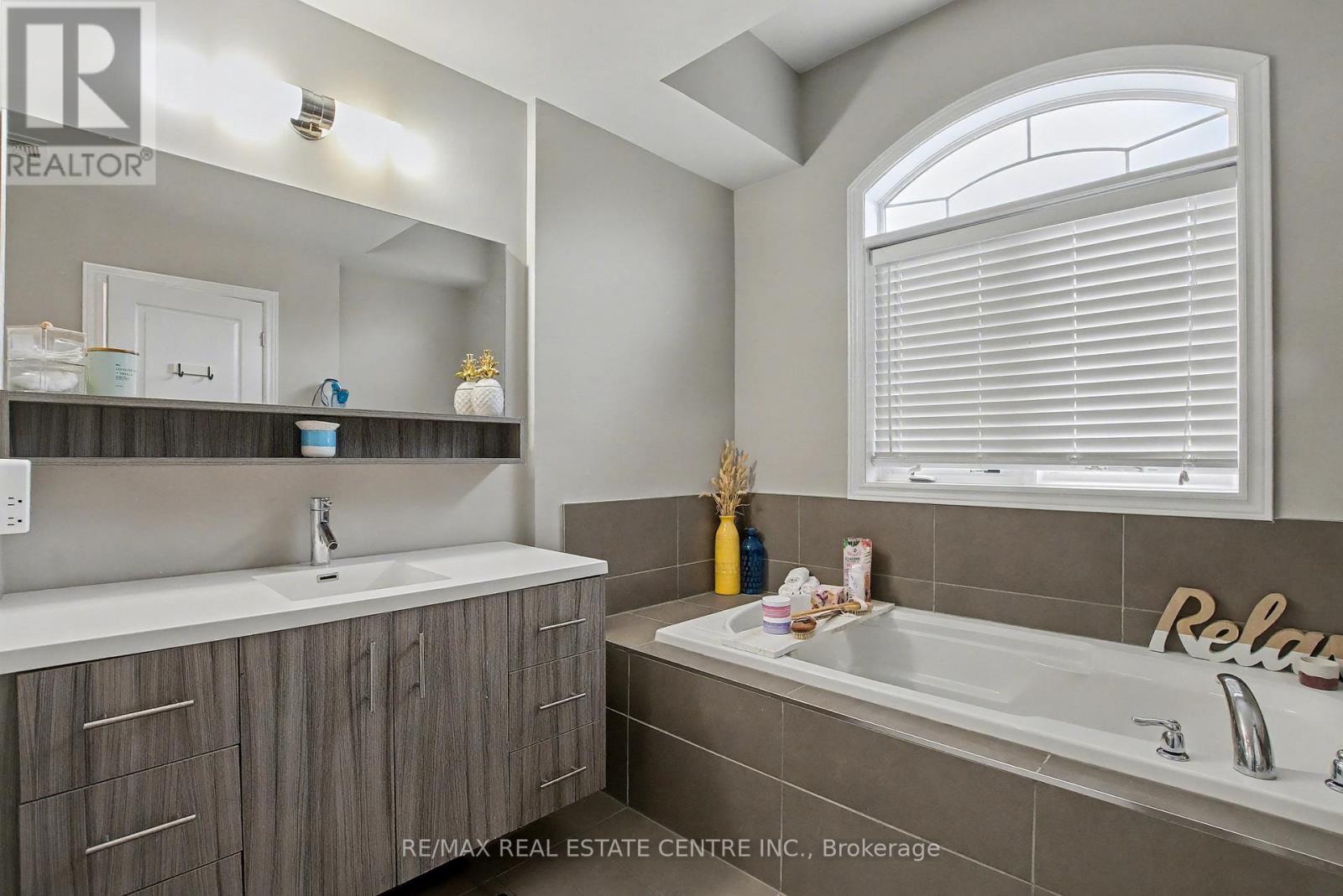 4 - 215 Dundas Street E, Hamilton, Ontario  L8B 0X2 - Photo 29 - X12577214