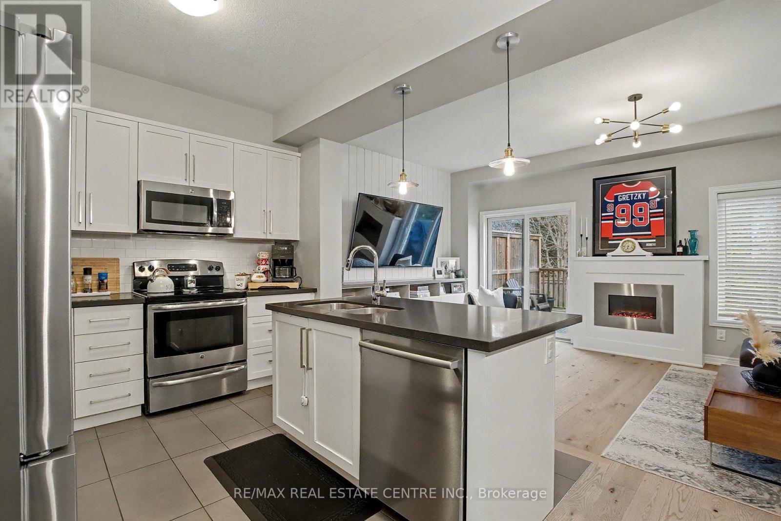 4 - 215 Dundas Street E, Hamilton, Ontario  L8B 0X2 - Photo 8 - X12577214