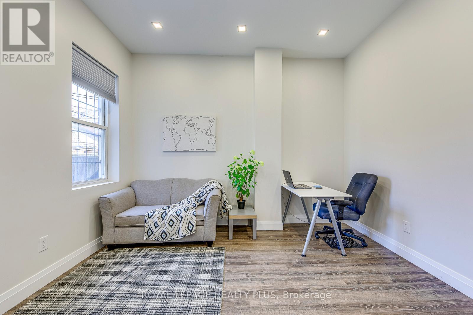 247 Robert Street, Hamilton, Ontario  L8L 2R2 - Photo 10 - X12577252