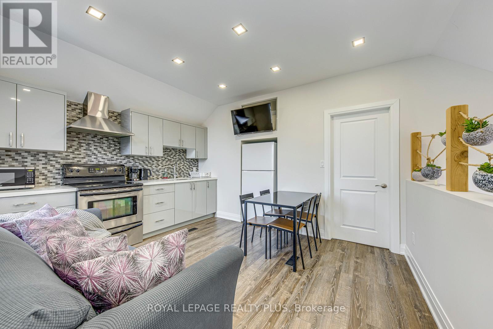 247 Robert Street, Hamilton, Ontario  L8L 2R2 - Photo 22 - X12577252