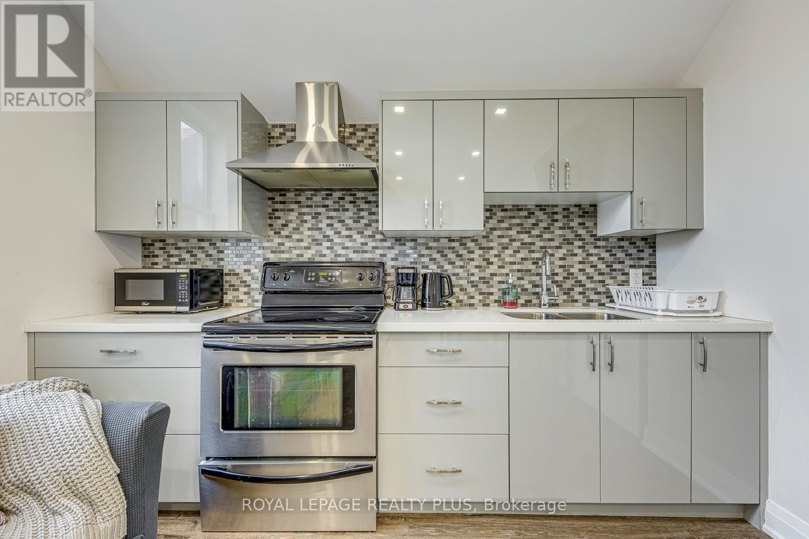 247 Robert Street, Hamilton, Ontario  L8L 2R2 - Photo 24 - X12577252