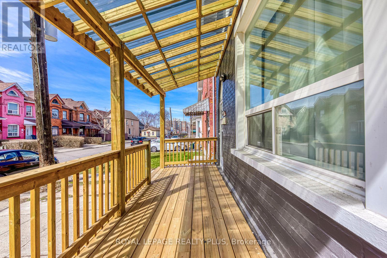 247 Robert Street, Hamilton, Ontario  L8L 2R2 - Photo 3 - X12577252