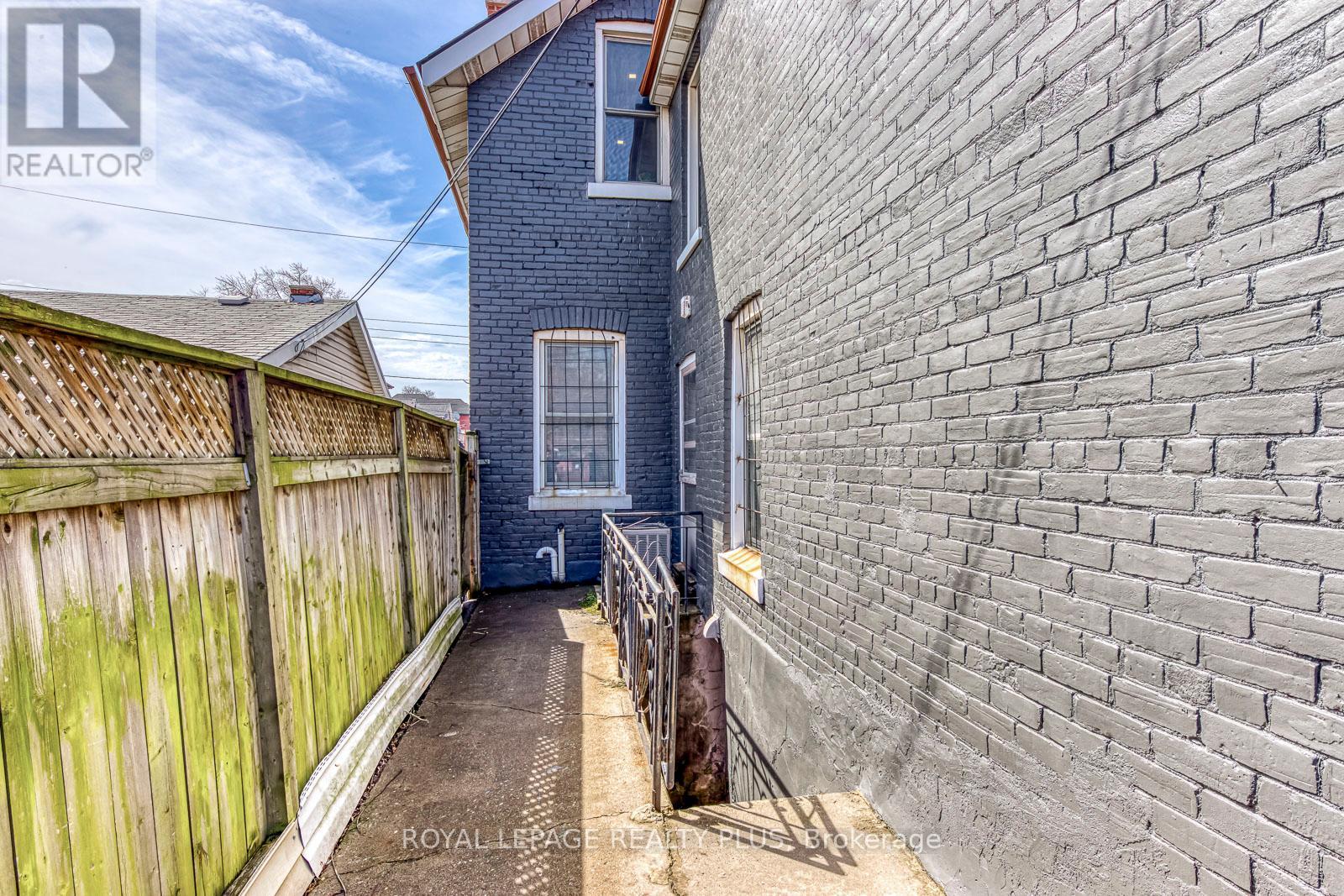 247 Robert Street, Hamilton, Ontario  L8L 2R2 - Photo 40 - X12577252