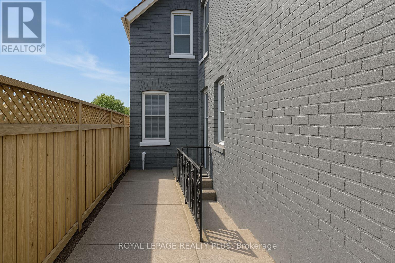 247 Robert Street, Hamilton, Ontario  L8L 2R2 - Photo 41 - X12577252