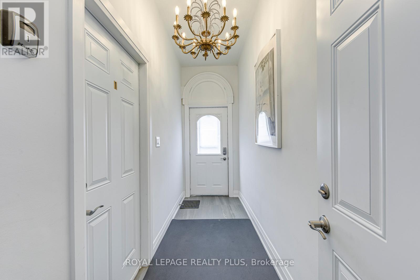 247 Robert Street, Hamilton, Ontario  L8L 2R2 - Photo 5 - X12577252