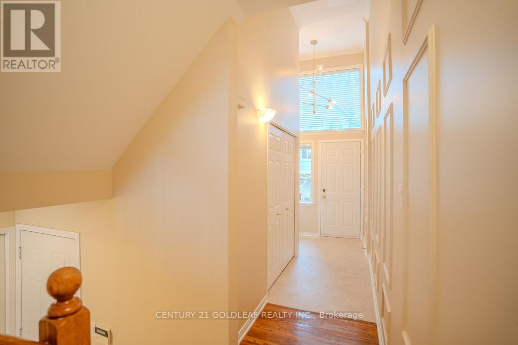 4 Schoolhouse Private, Ottawa, Ontario  K1M 2J5 - Photo 2 - X12577276