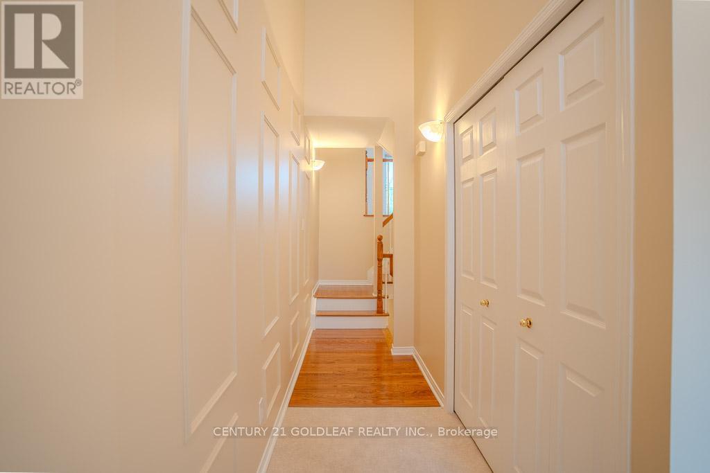 4 Schoolhouse Private, Ottawa, Ontario  K1M 2J5 - Photo 3 - X12577276