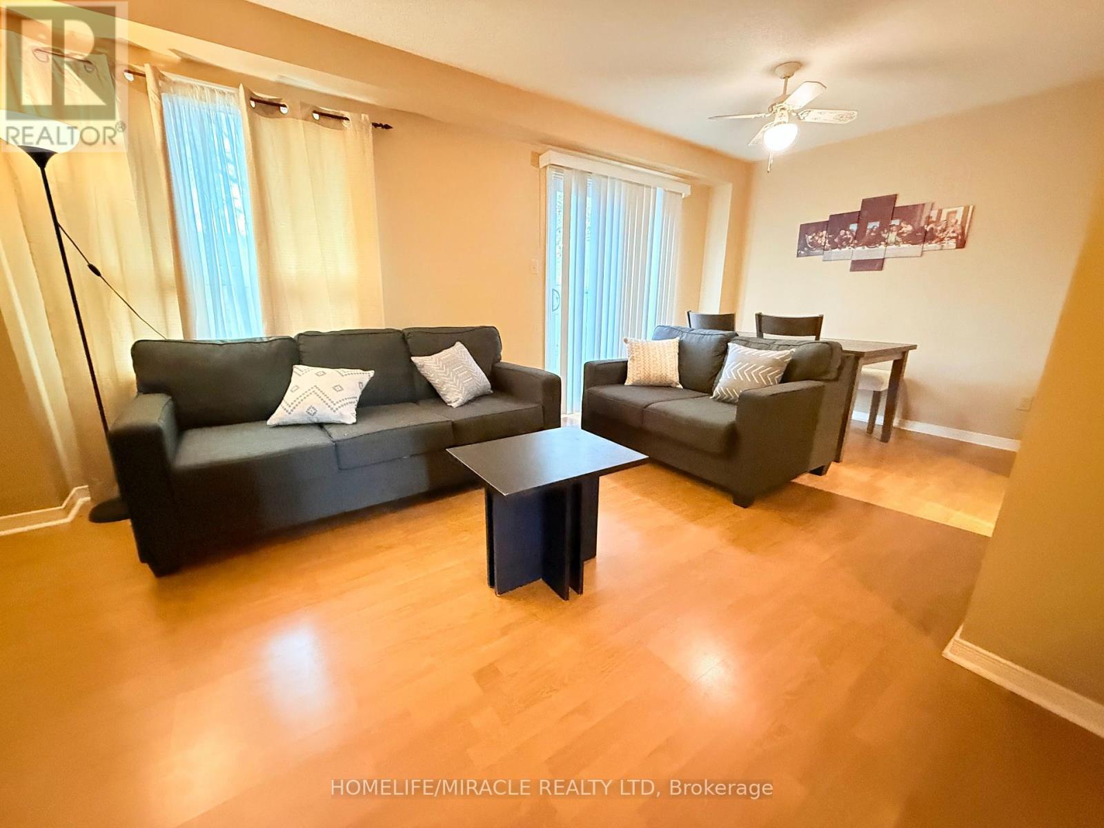 338 Sheffield Crt Crescent, Oshawa, Ontario  L1J 8J3 - Photo 2 - E12577262