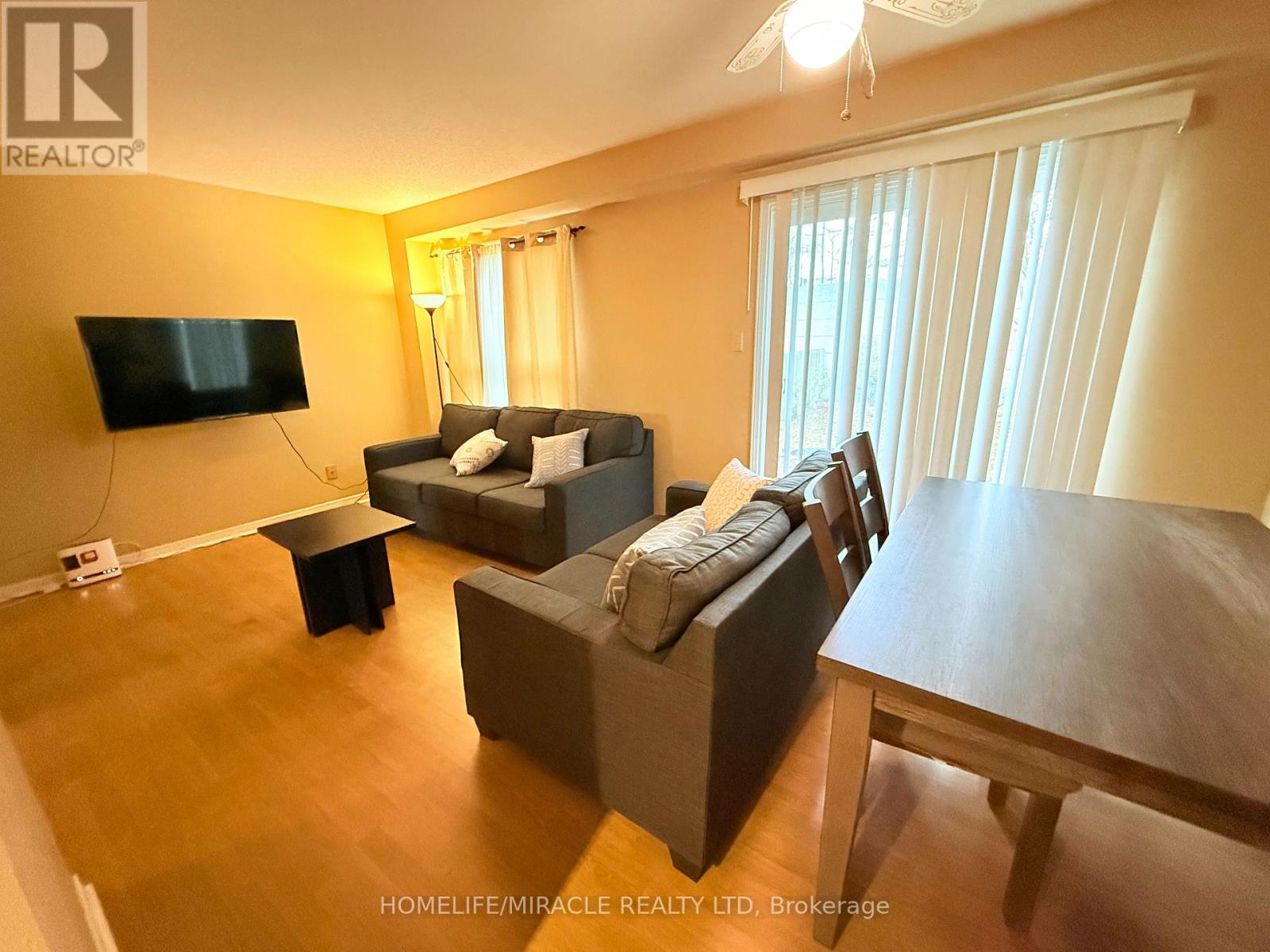 338 Sheffield Crt Crescent, Oshawa, Ontario  L1J 8J3 - Photo 3 - E12577262