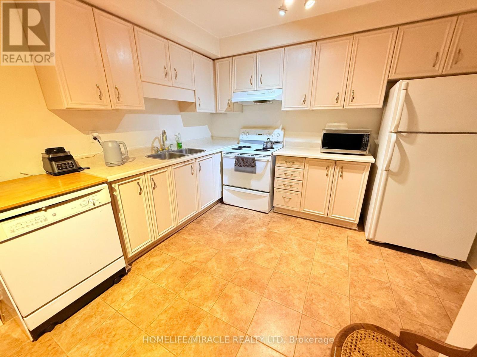 338 Sheffield Crt Crescent, Oshawa, Ontario  L1J 8J3 - Photo 4 - E12577262