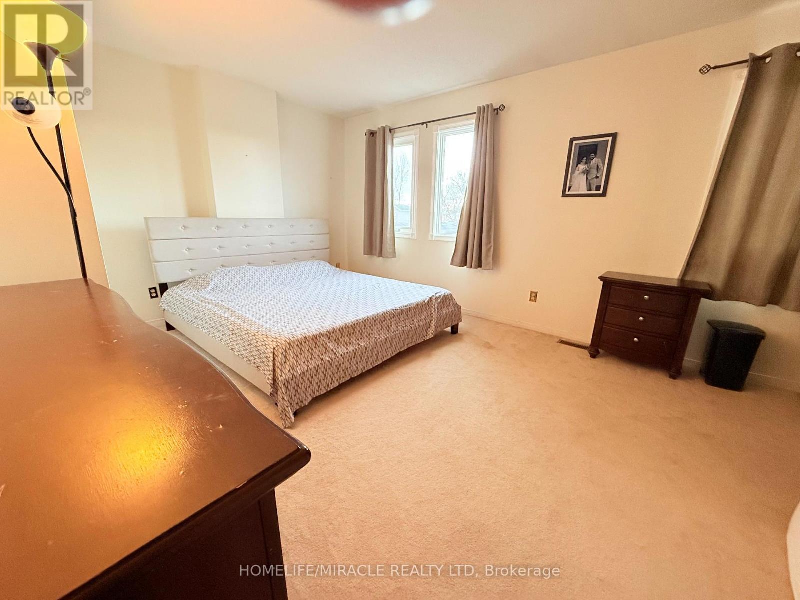 338 Sheffield Crt Crescent, Oshawa, Ontario  L1J 8J3 - Photo 5 - E12577262