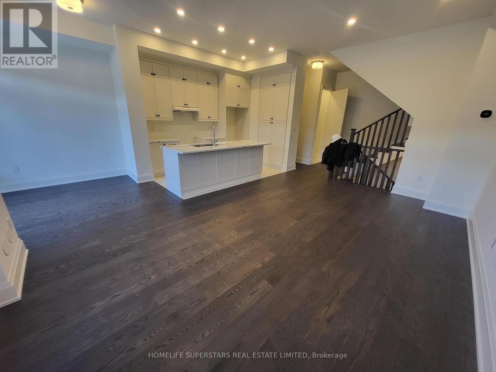 3321 Taha Gardens, Oakville, Ontario  L6M 5S1 - Photo 2 - W12577274