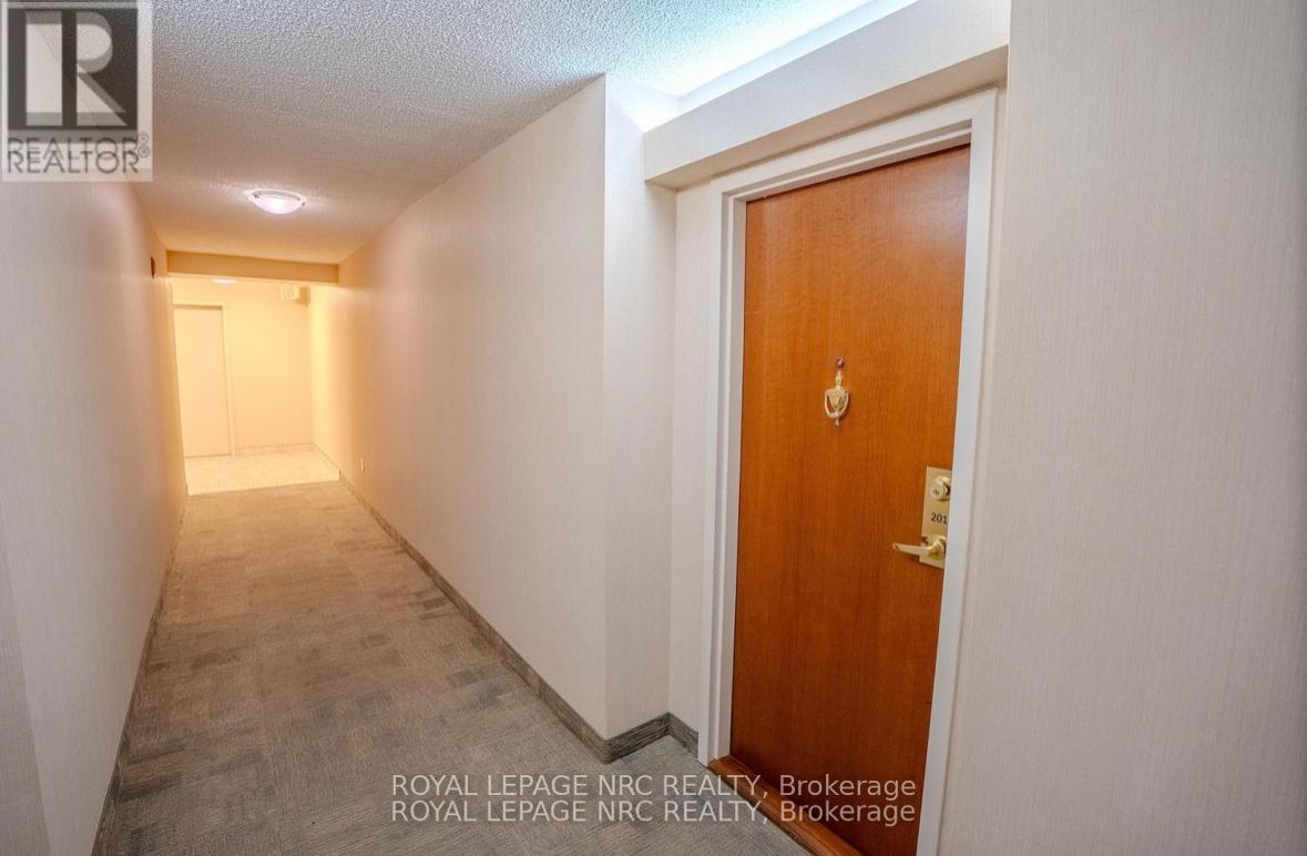 201 - 81 Scott Street, St. Catharines, Ontario  L2N 7L5 - Photo 6 - X12577322