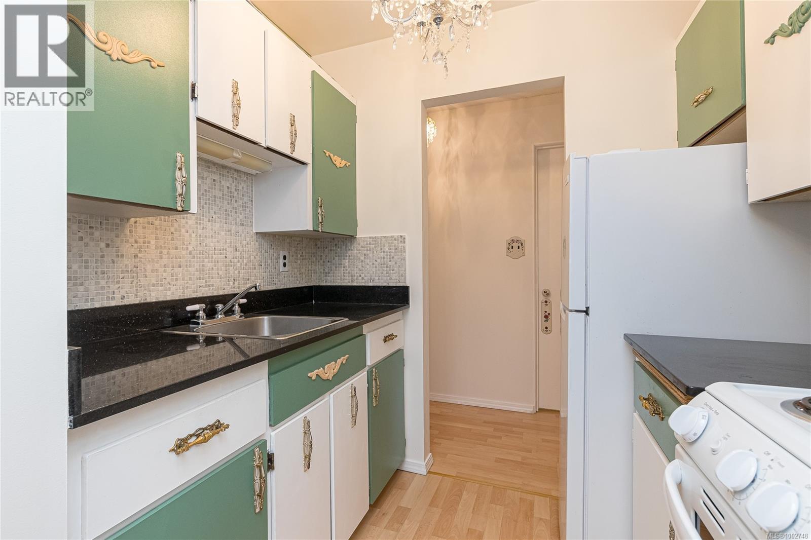 118 964 Heywood Ave, Victoria, British Columbia  V8V 2Y5 - Photo 5 - 1002748