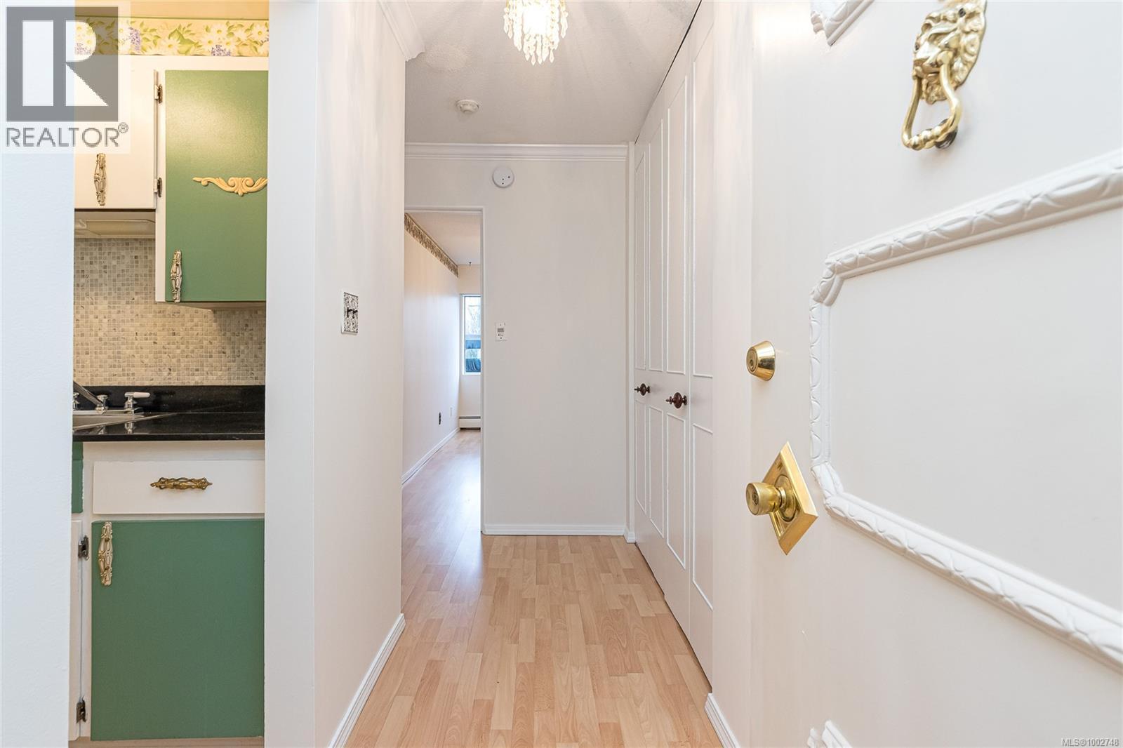 118 964 Heywood Ave, Victoria, British Columbia  V8V 2Y5 - Photo 2 - 1002748