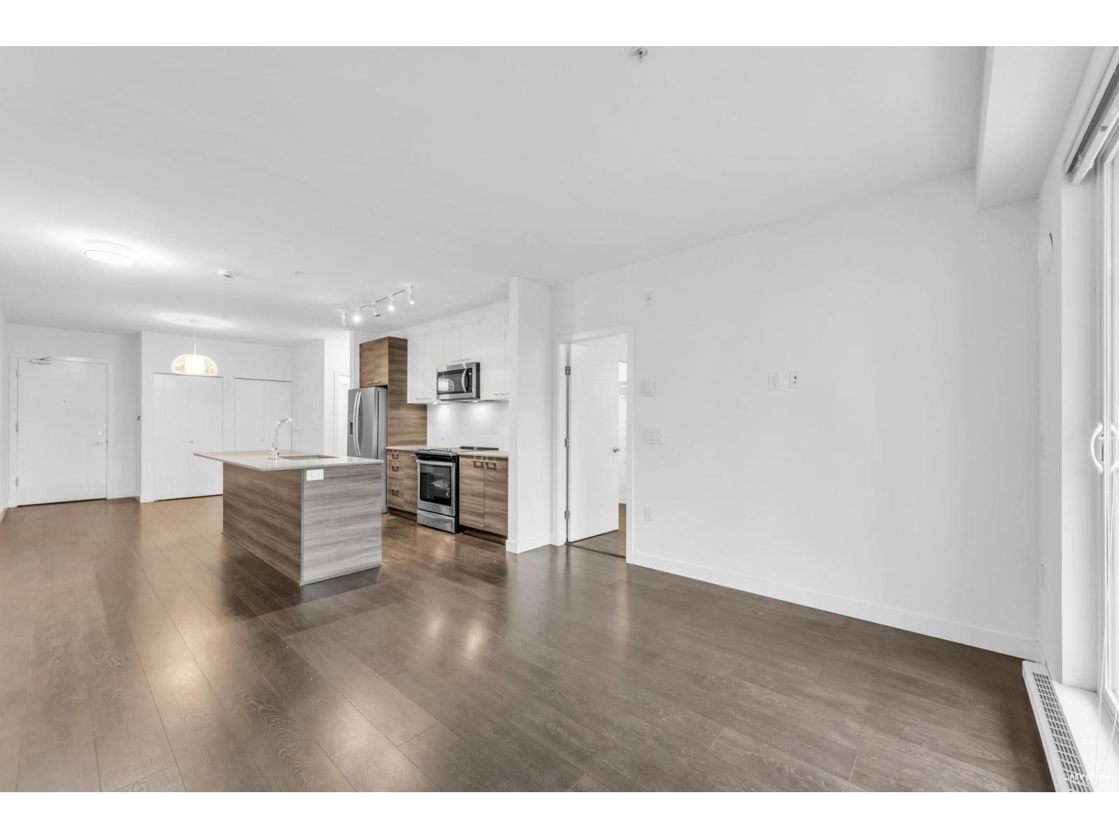 308 10581 140 Street, Surrey, British Columbia  V3T 0M7 - Photo 2 - R3069919