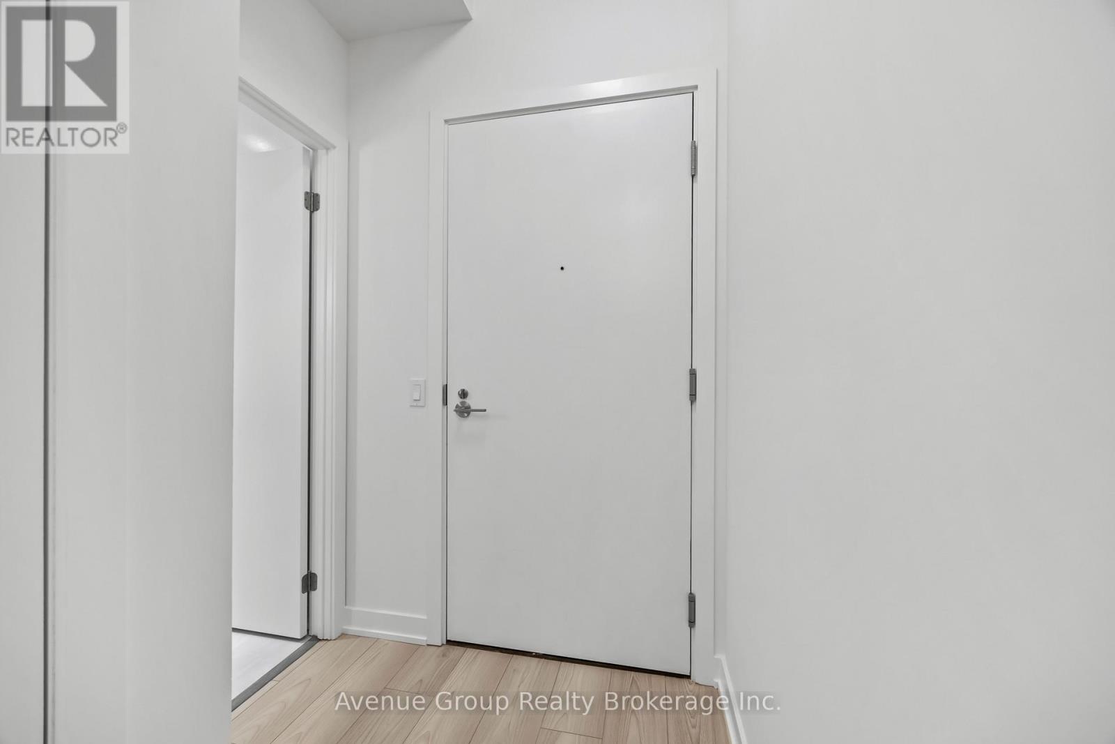 210 - 110 Broadway Avenue, Toronto, Ontario  M4P 1V7 - Photo 3 - C12577280