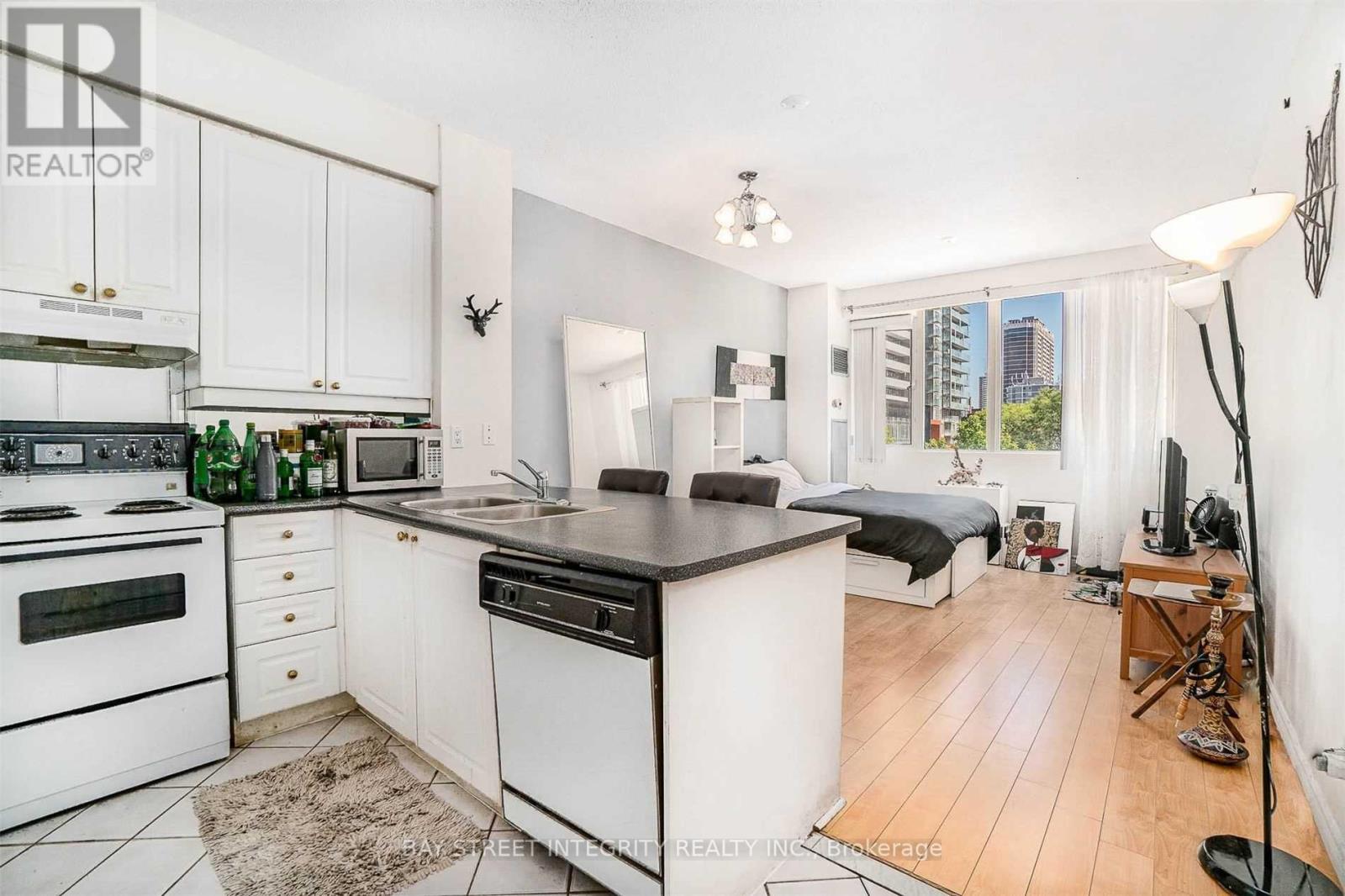 308 - 555 YONGE STREET, Toronto, Ontario