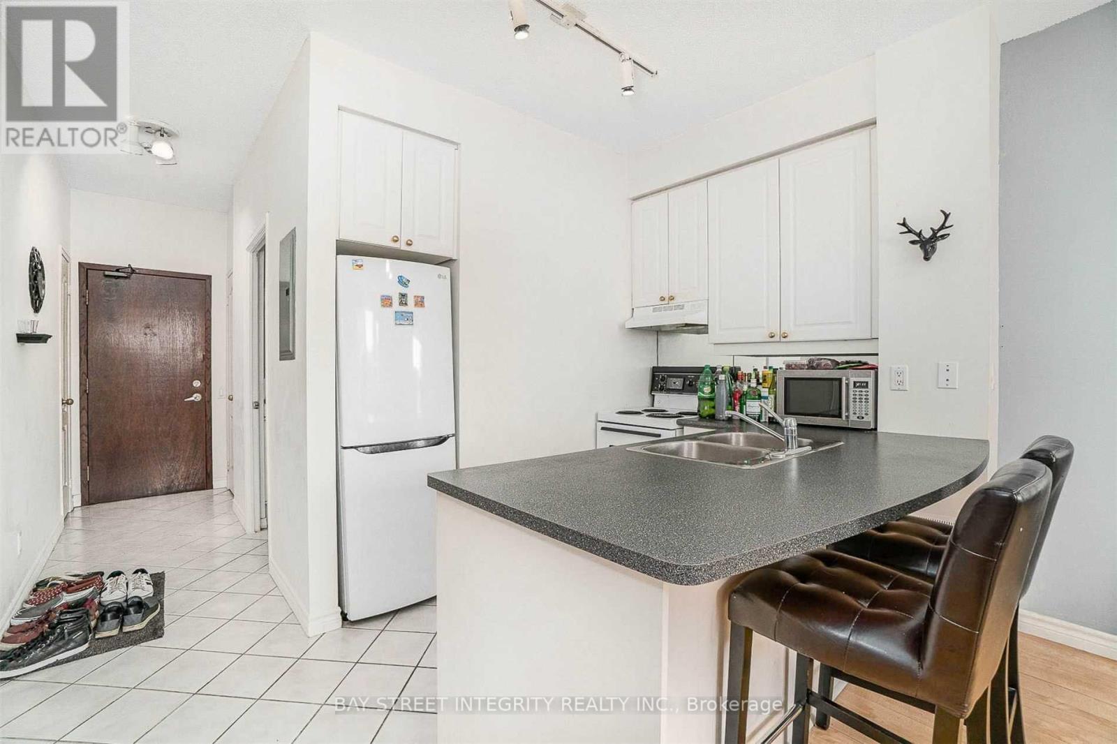 308 - 555 Yonge Street, Toronto, Ontario  M4Y 3A6 - Photo 3 - C12577310