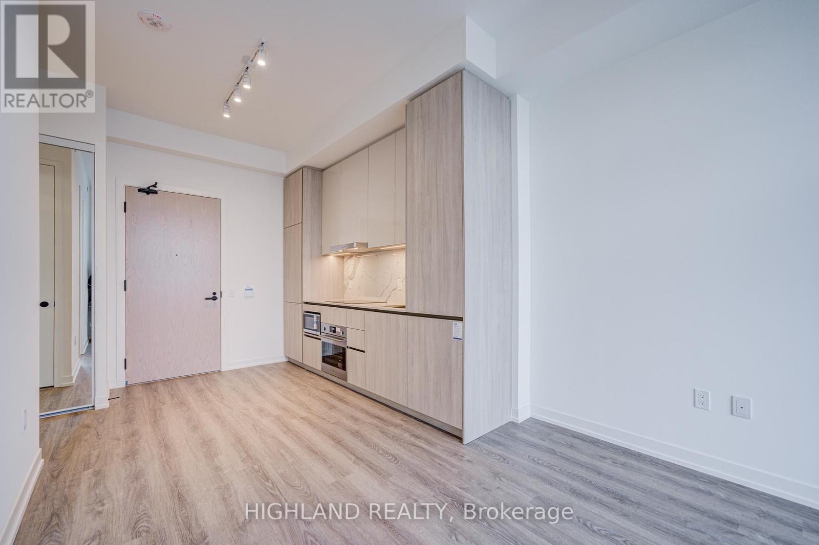 2705 - 8 Interchange Way, Vaughan, Ontario  L4K 0R2 - Photo 10 - N12573994