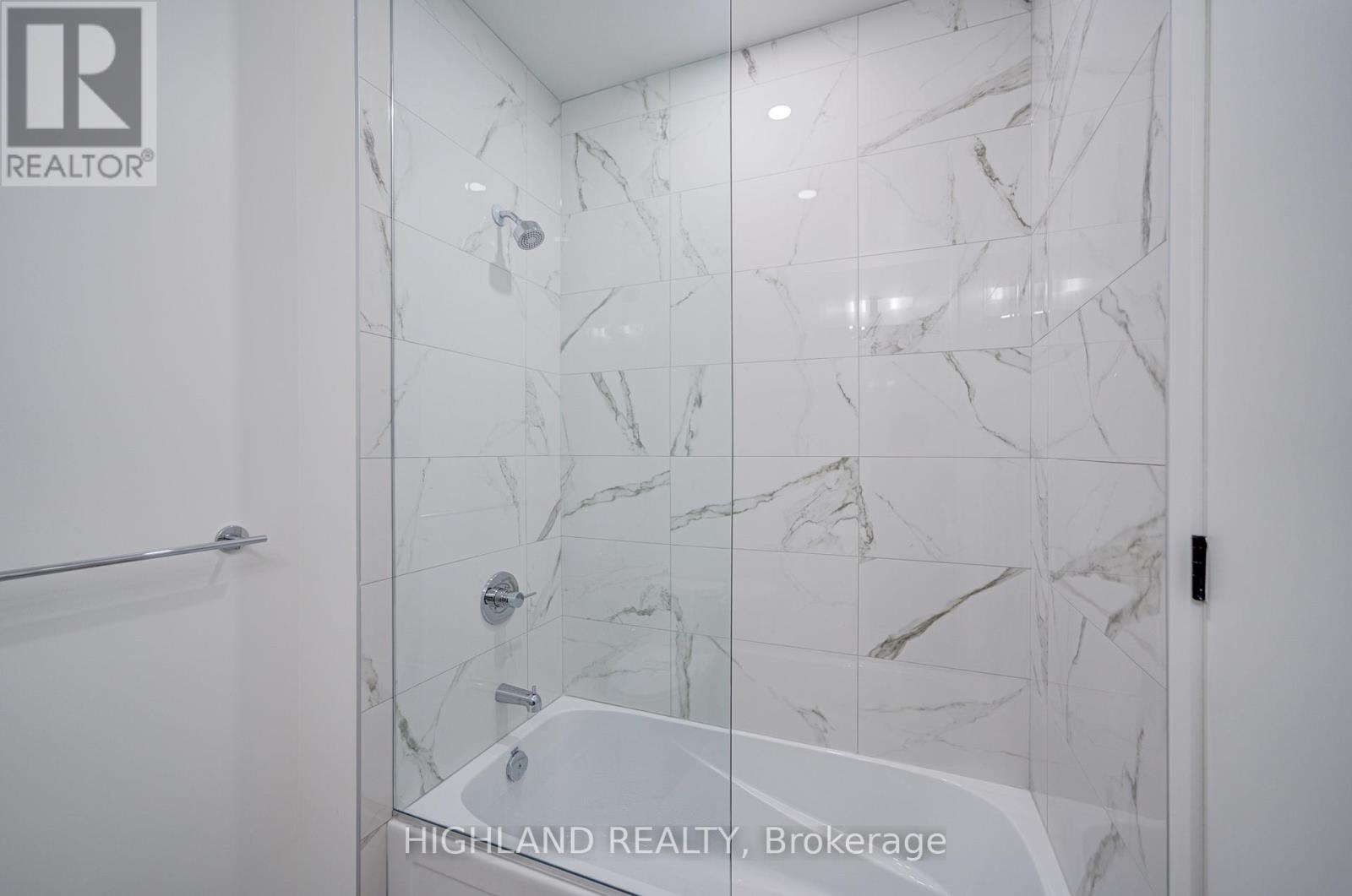 2705 - 8 Interchange Way, Vaughan, Ontario  L4K 0R2 - Photo 12 - N12573994