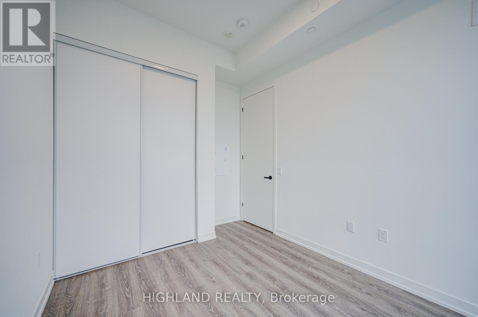 2705 - 8 Interchange Way, Vaughan, Ontario  L4K 0R2 - Photo 14 - N12573994