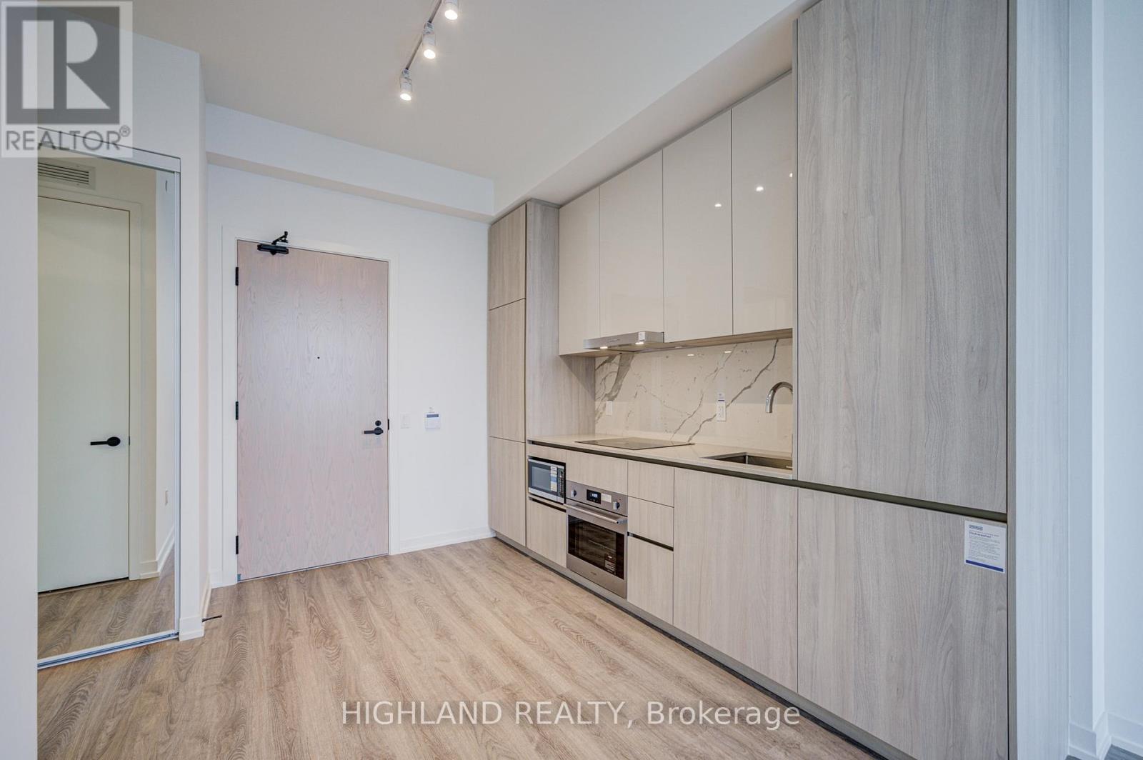 2705 - 8 Interchange Way, Vaughan, Ontario  L4K 0R2 - Photo 7 - N12573994