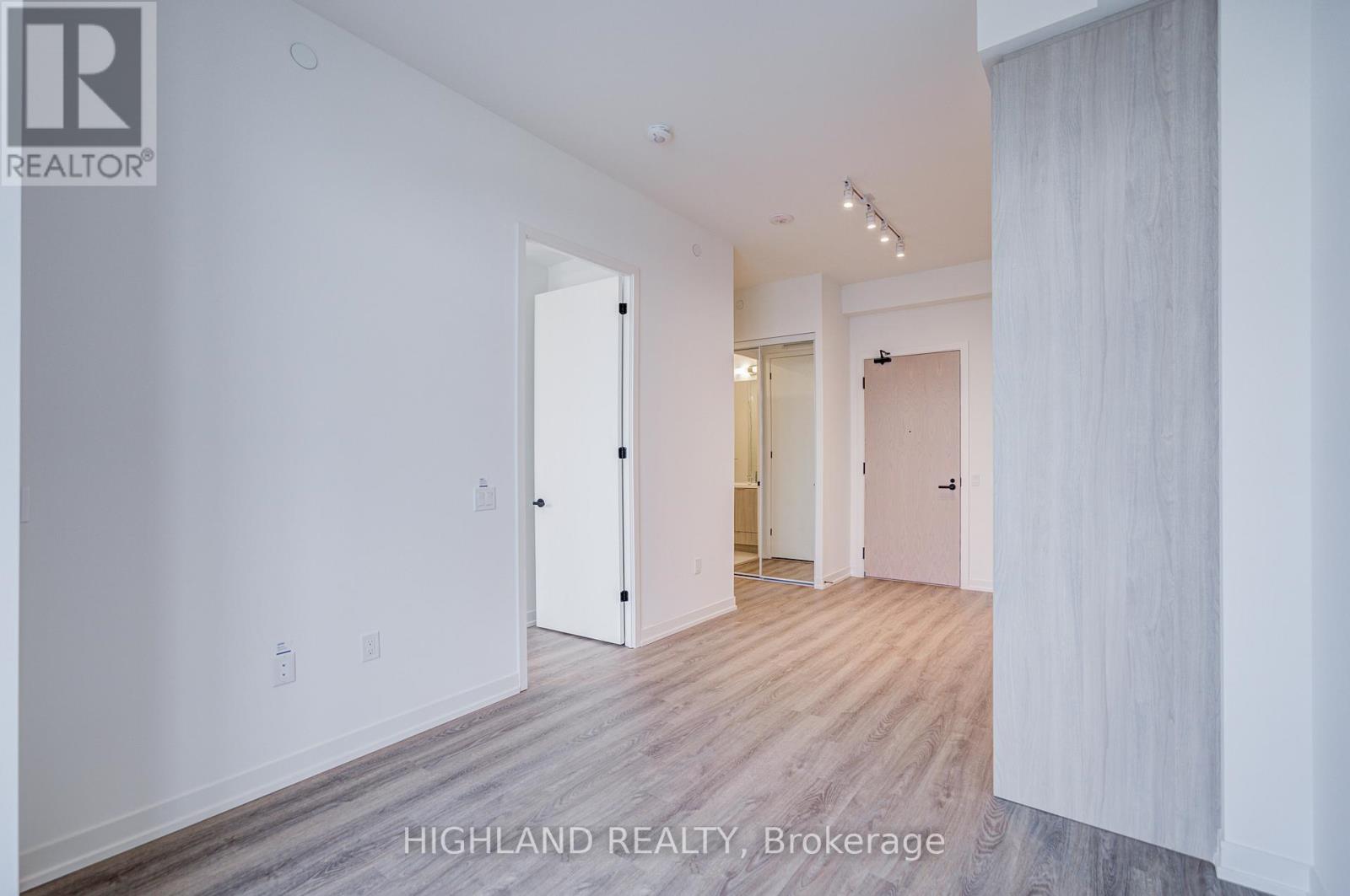 2705 - 8 Interchange Way, Vaughan, Ontario  L4K 0R2 - Photo 9 - N12573994