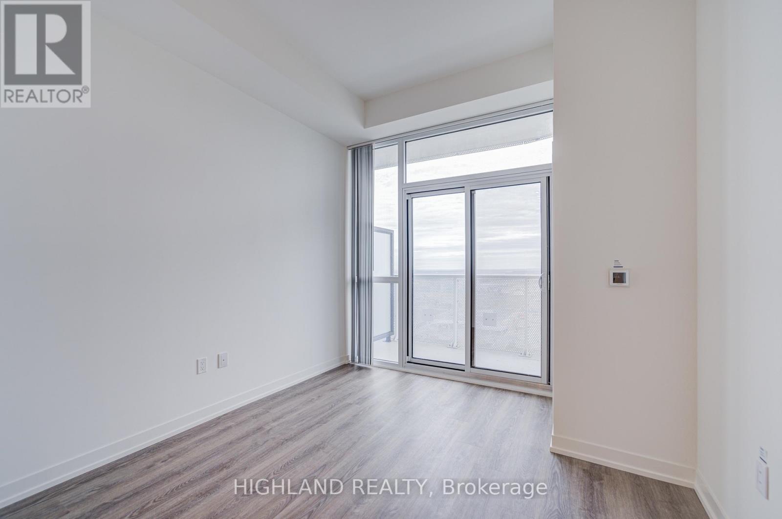 2705 - 8 Interchange Way, Vaughan, Ontario  L4K 0R2 - Photo 8 - N12573994