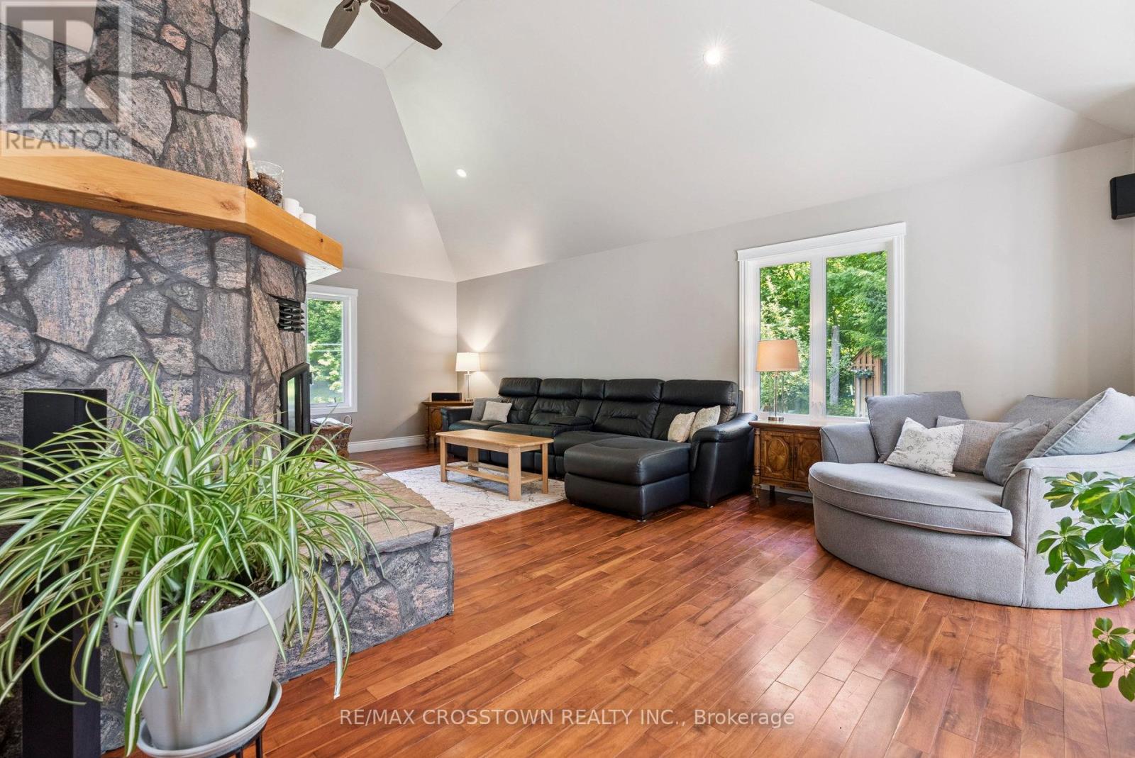 19 Gillespie Trail S, Essa, Ontario  L3W 0V1 - Photo 11 - N12577288