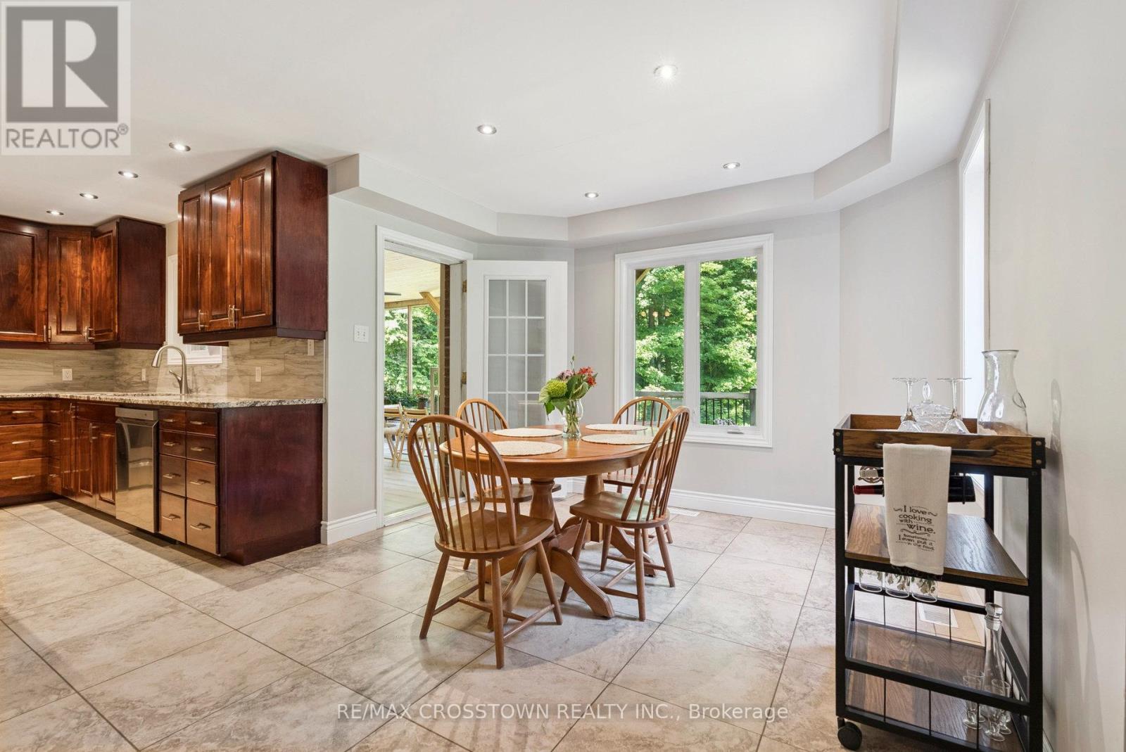 19 Gillespie Trail S, Essa, Ontario  L3W 0V1 - Photo 12 - N12577288