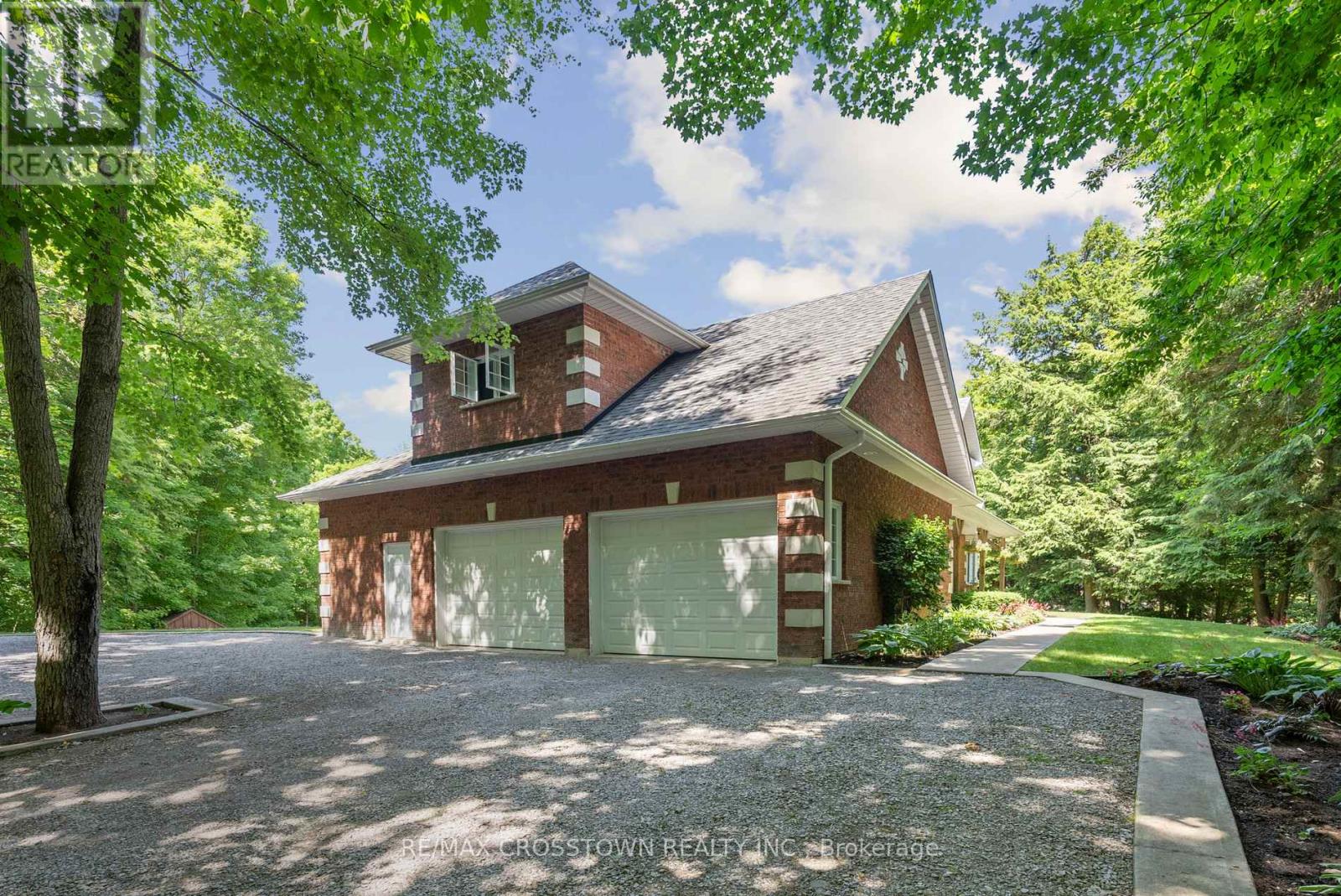 19 Gillespie Trail S, Essa, Ontario  L3W 0V1 - Photo 3 - N12577288