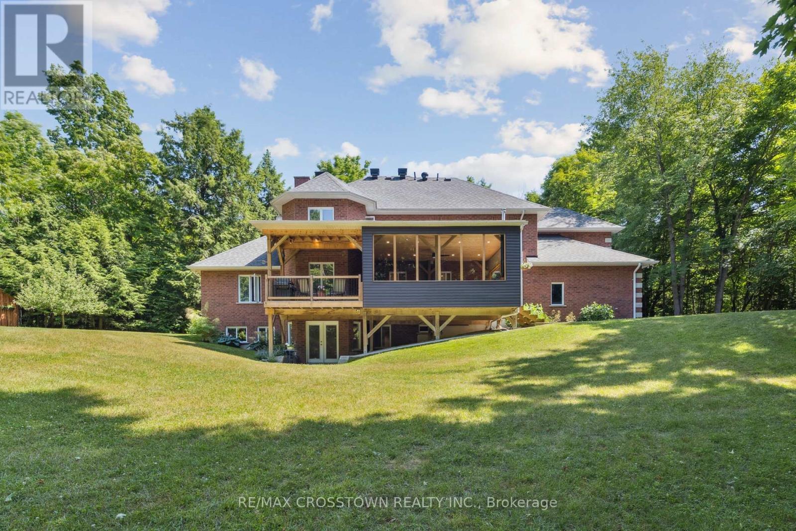 19 Gillespie Trail S, Essa, Ontario  L3W 0V1 - Photo 4 - N12577288