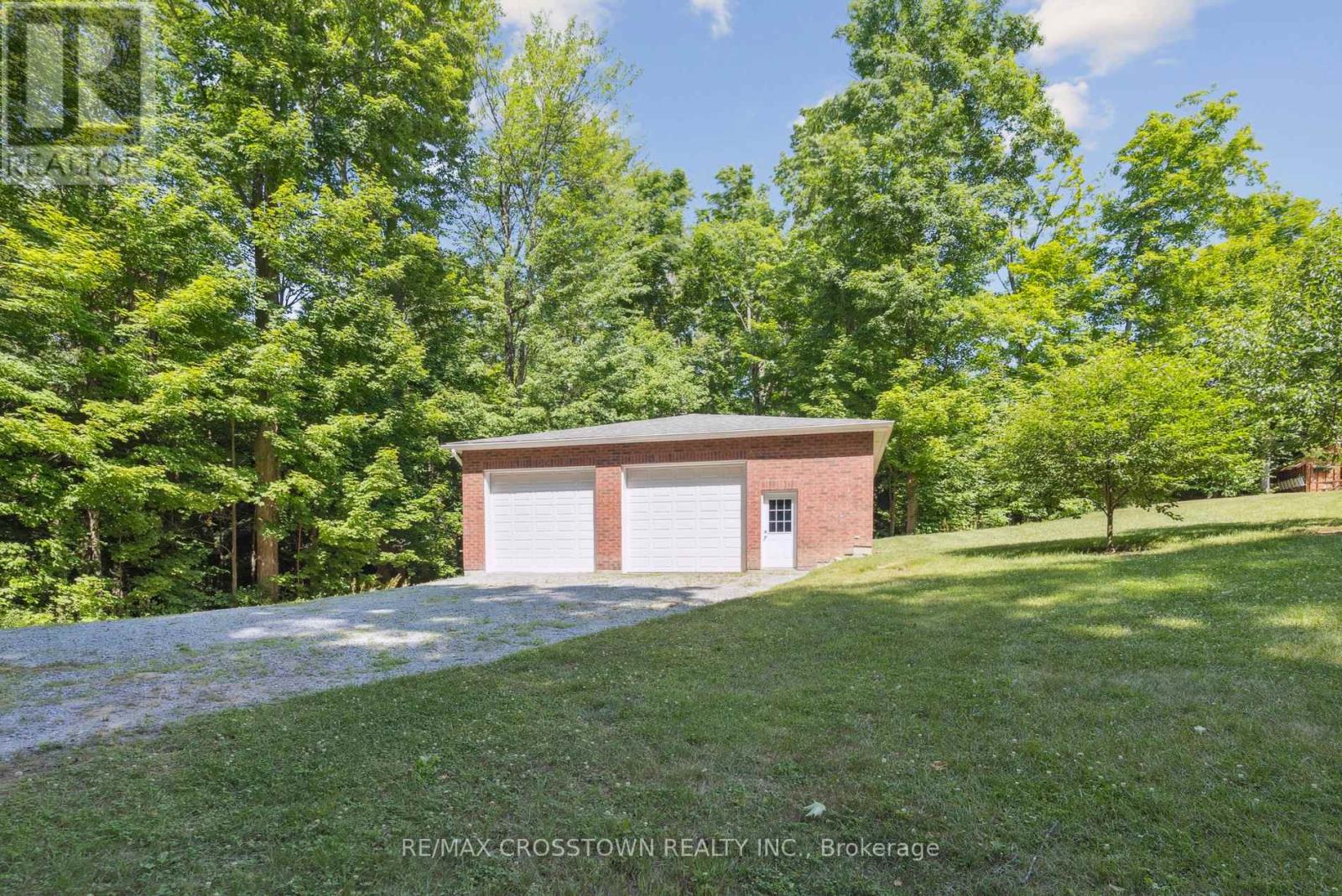 19 Gillespie Trail S, Essa, Ontario  L3W 0V1 - Photo 5 - N12577288