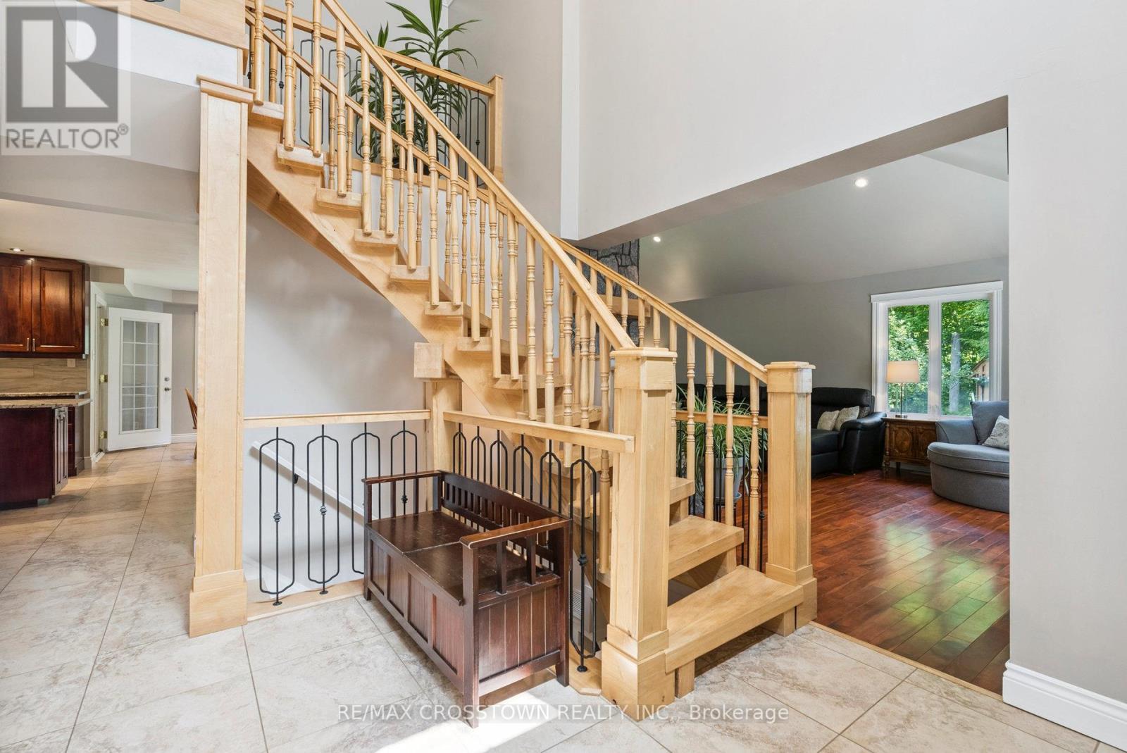 19 Gillespie Trail S, Essa, Ontario  L3W 0V1 - Photo 8 - N12577288