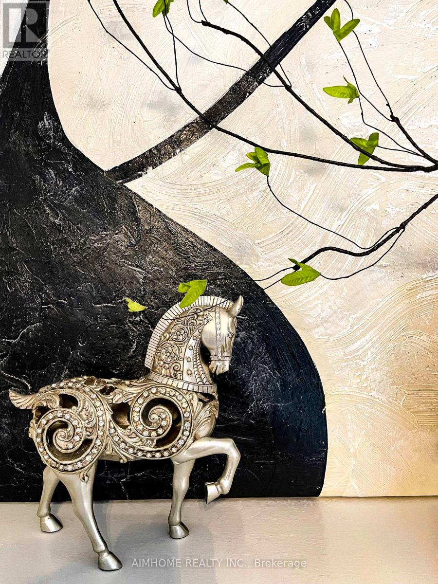 101 Grand Oak Drive E, Richmond Hill, Ontario  L4E 4A1 - Photo 12 - N12577292