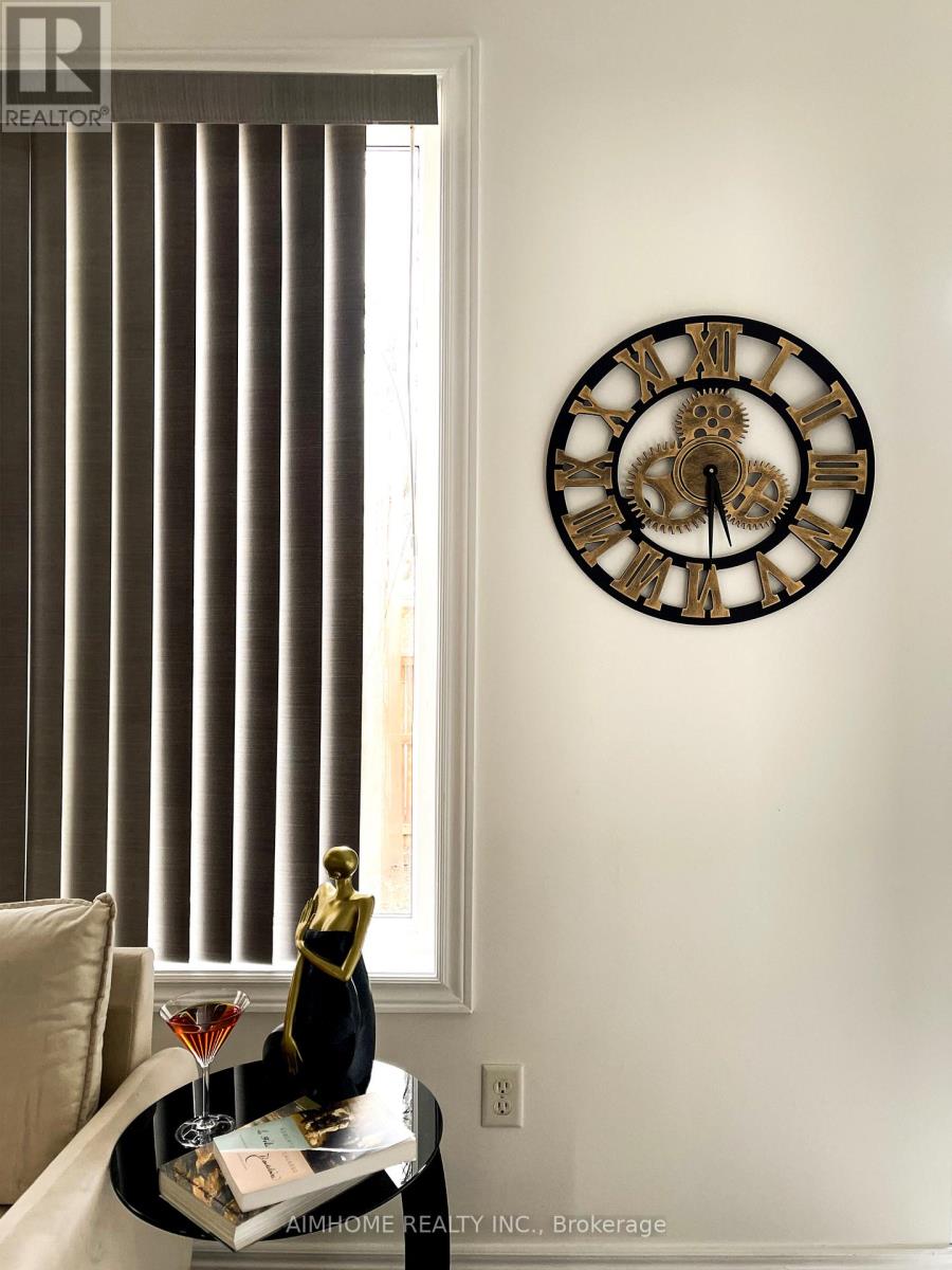 101 Grand Oak Drive E, Richmond Hill, Ontario  L4E 4A1 - Photo 14 - N12577292