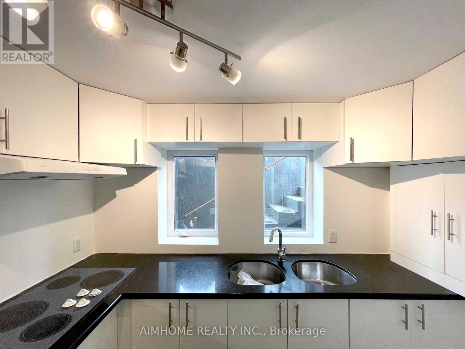 101 Grand Oak Drive E, Richmond Hill, Ontario  L4E 4A1 - Photo 29 - N12577292