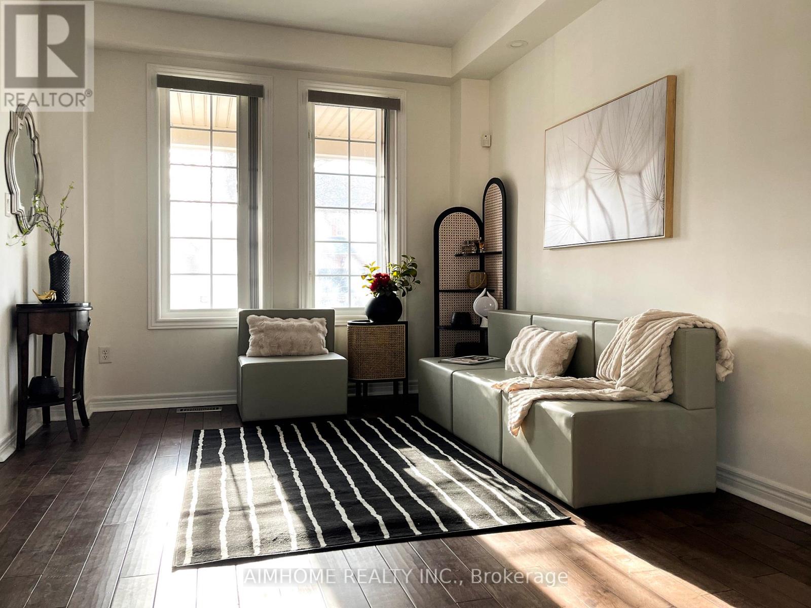 101 Grand Oak Drive E, Richmond Hill, Ontario  L4E 4A1 - Photo 4 - N12577292