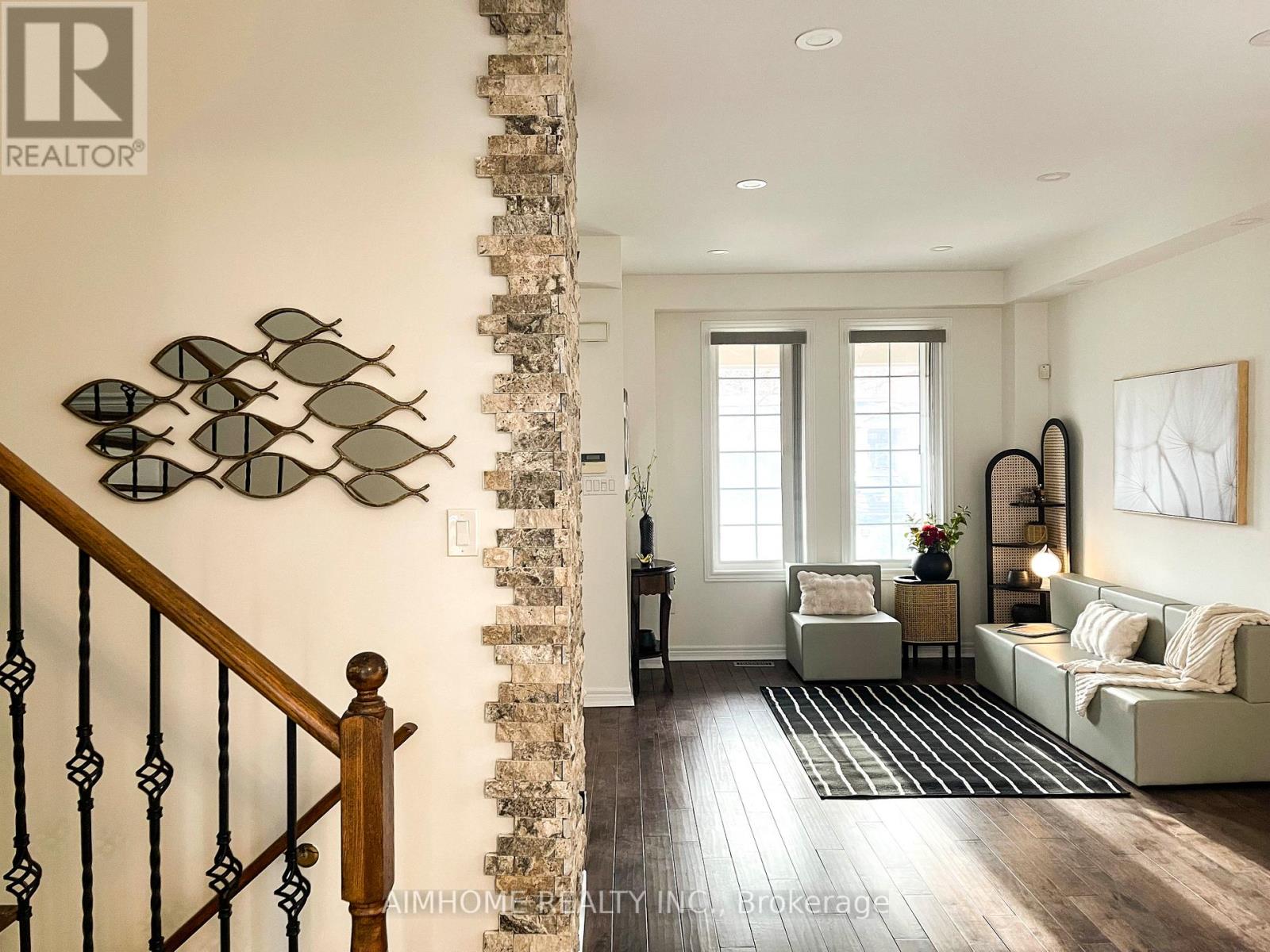 101 Grand Oak Drive E, Richmond Hill, Ontario  L4E 4A1 - Photo 5 - N12577292