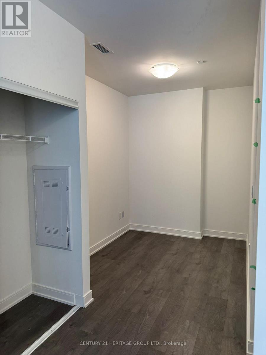 315 - 715 Davis Drive, Newmarket, Ontario  L3Y 0J2 - Photo 4 - N12577298