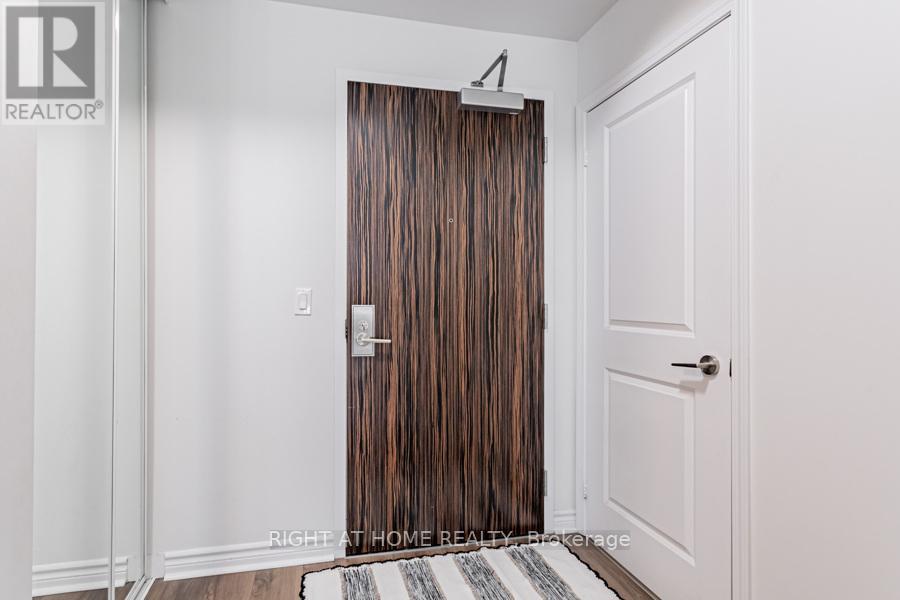 210 - 349 Rathburn Road W, Mississauga, Ontario  L5B 0C8 - Photo 10 - W12577296