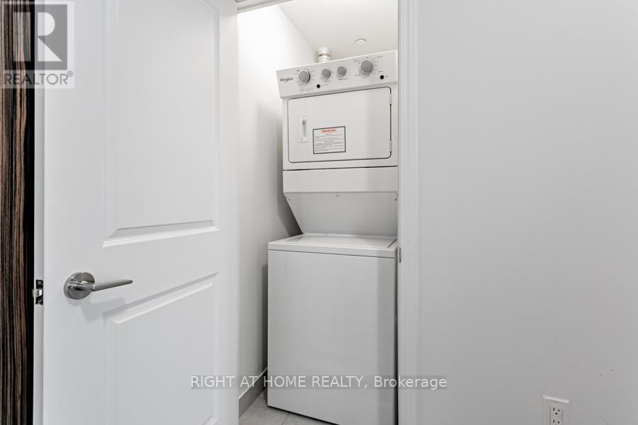 210 - 349 Rathburn Road W, Mississauga, Ontario  L5B 0C8 - Photo 11 - W12577296